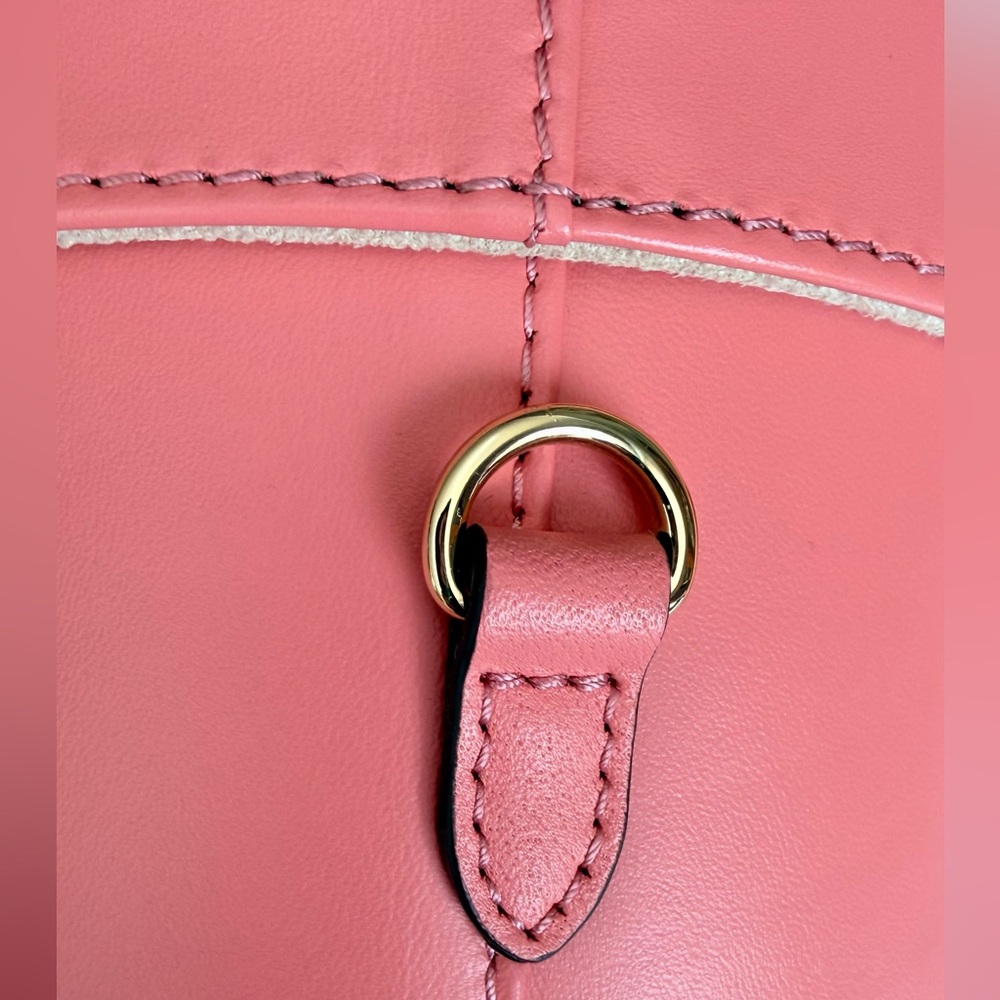 Radley London 💓Elegant Pink Cylinder Handbag with tags but has a tiny scratch - Picture 12 of 17